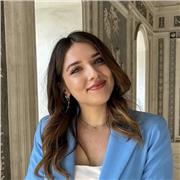 Insegnante laureata in lingue e culture europee euroamericane e orientali impartisce lezioni di lingua inglese e spagnola